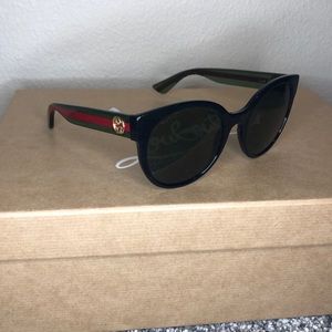 Gucci sunglasses round